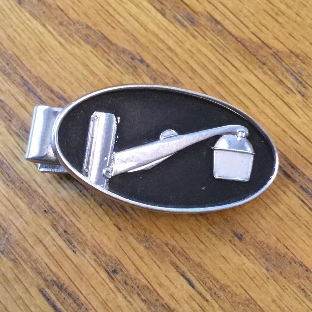 Men’s lamppost tie clip